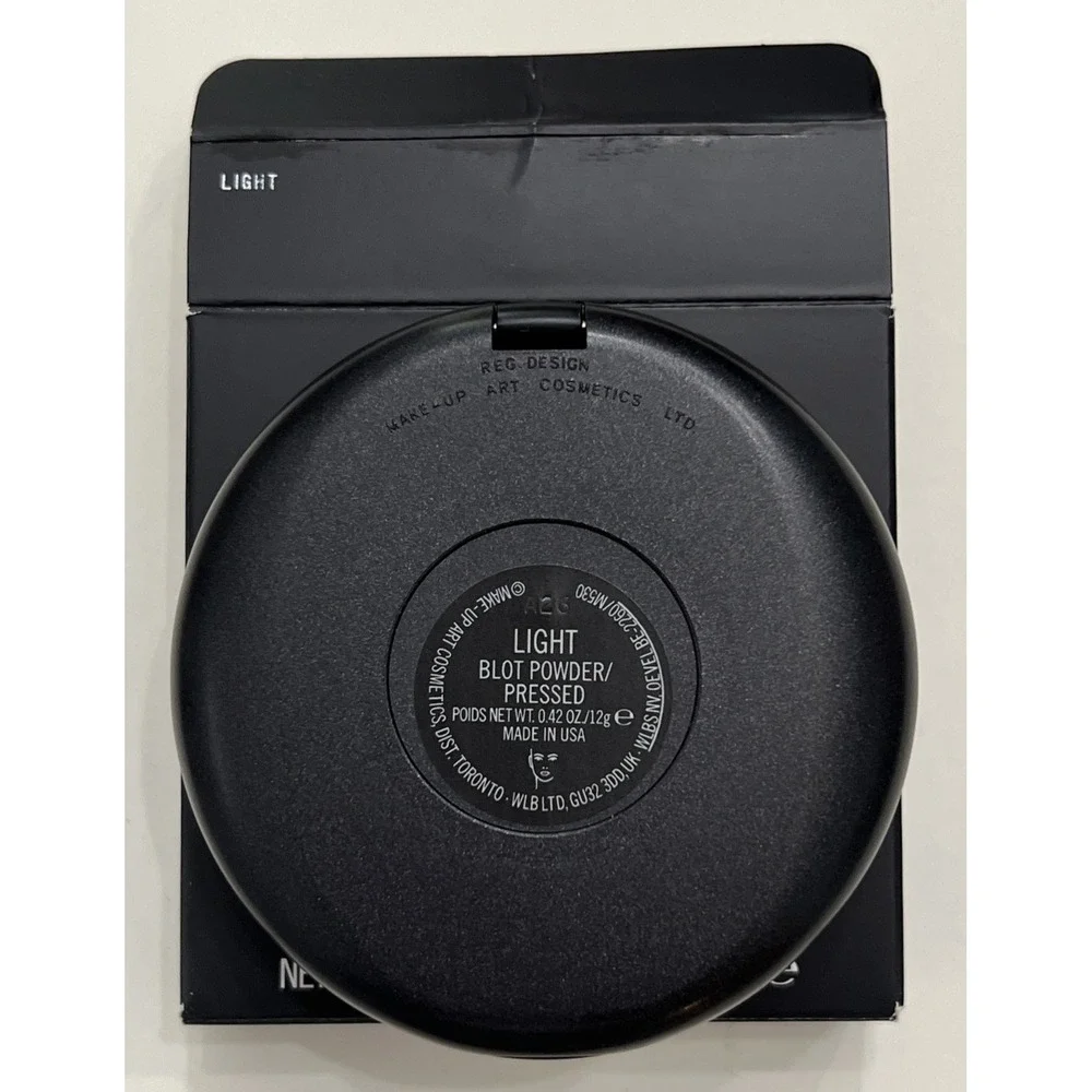 MAC - BLOT POWDER/PRESSED - LIGHT (NIB)